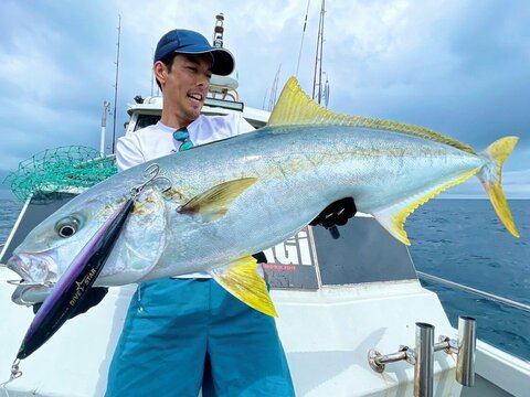 激アツ！！ダツとペンペンのボイル！エキサイティングな夏の玄界灘ヒラマサ！10キロオーバー2本をキャッチ！<SALTIGA ダイブ☆スター 220F> ウォーリー真